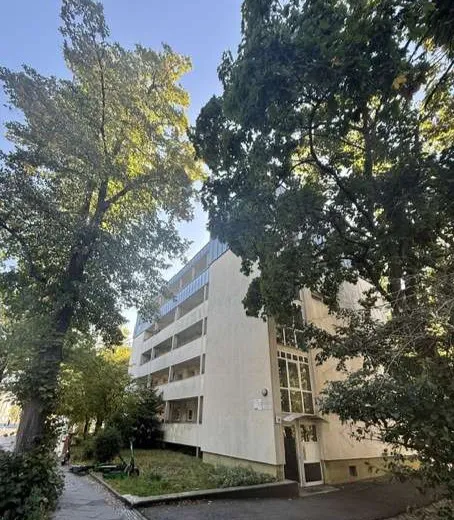 Erstbezug nach Sanierung, helle und ruhige 3 Zimmer-Dachgeschoss-Wohnung und Stellplatz — photo 1